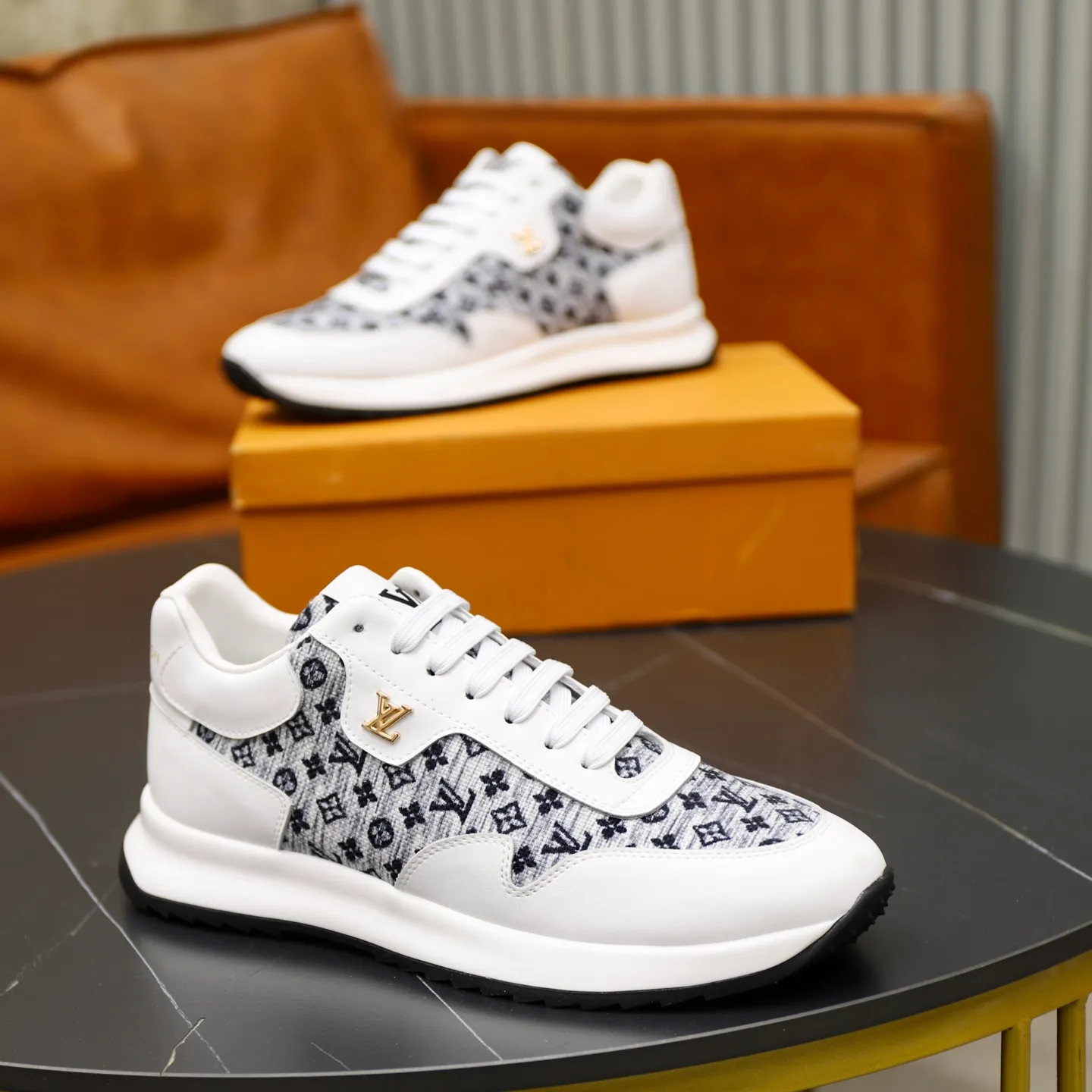 Ex-factory price: 462💰🙅‍♂️🙅‍♂️🙅‍♂️ Brand: LV Louis Vuitton Standard code: 38-44 (45 customized) Grade: Same as the official website Material: Original cowhide stitching brand cloth Comfortable and breathable lining Lightweight and wear-resistant sports outsole Style category: Men's fashion casual shoes Running sneakers Distinguished luxury brand elements Top luxury Color: actual picture color